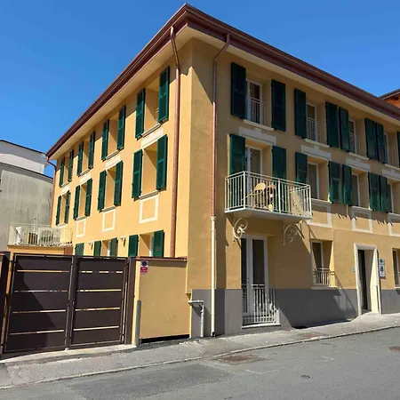 Apartman 5 Terre Hub 1 *